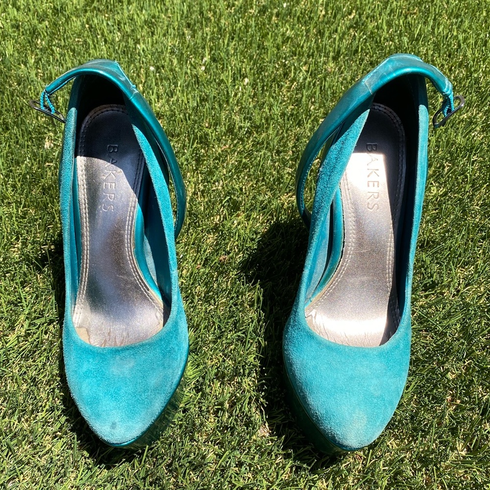 Turquoise Pumps - Picture 3 of 4